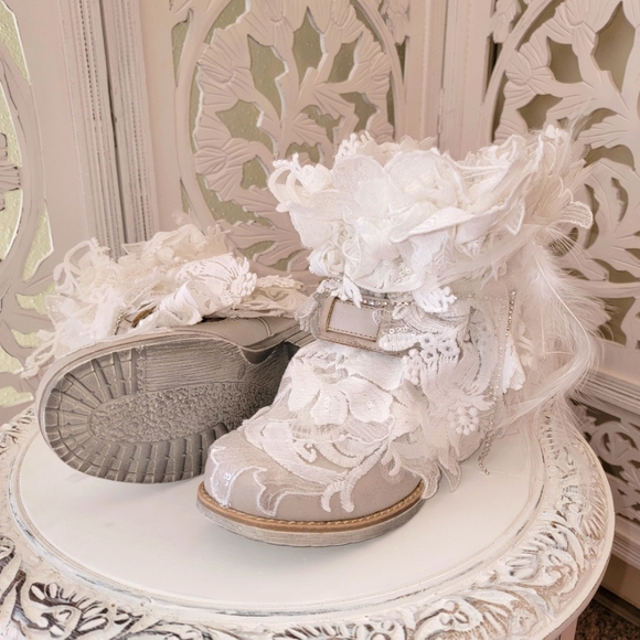 "DEMPSEY" Rustic Romance Lace Wedding Ankle Boots - Picture 6 of 7